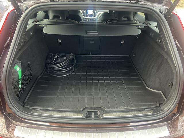 Volvo V60 2.0 T6 Recharge 340 pk AWD R-Design Navigatie Standkachel Camera Carplay Stoelverwarming V + A Led koplampen Blis Pilot Assist Dab BTW Maple Brown Metallic Uniek