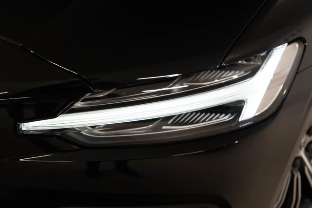 Volvo V60 T6 340PK Automaat Recharge AWD Inscription Semi-elektrisch inklapbare trekhaak / Lederen bekleding / Stoel- en stuurverwarming / Harman Kardon / Volvo On-Call / Keyless Entry / Elektrische stoelen met geheugen / Apple Carplay /