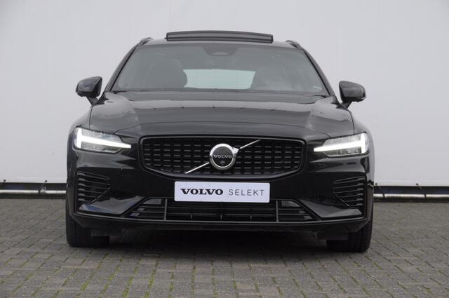Volvo V60 T6 350PK Automaat AWD Plus Dark / Adaptive cruise control / Elektrische stoelen / Harman Kardon audio / Trekhaak / Pilot assist / BLIS / Stoel en stuur verwarming / Elektrische achterklep / Parkeersensoren met 360 camera / Google infotainment