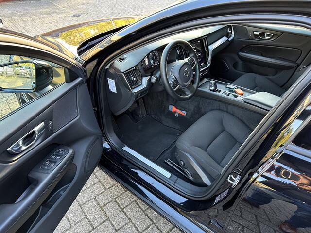 Volvo V60 2.0 B3 Momentum Advantage