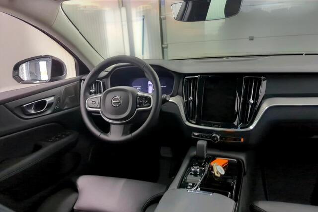Volvo V60 2.0 T6 AWD 293kW/399pk Aut8 Plug-in hybrid Plus Bright ADAPT.CRUISE + HARMAN/KARDON + BLIS + SPORTSTOELEN + LANE ASSIST + STOELVERWARMING + GOOGLE DASH&SERVICES + CAMERA + LED HIGH BEAM + PARKSENSOREN + 19" LM-VELGEN!!