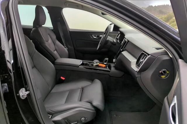 Volvo V60 2.0 T6 AWD 293kW/399pk Aut8 Plug-in hybrid Plus Bright ADAPT.CRUISE + HARMAN/KARDON + BLIS + SPORTSTOELEN + LANE ASSIST + STOELVERWARMING + GOOGLE DASH&SERVICES + CAMERA + LED HIGH BEAM + PARKSENSOREN + 19" LM-VELGEN!!