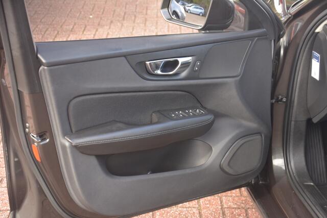 Volvo V60 2.0 D3 Momentum | Navigatie | Camera | Full LED | Stoelverwarming | NL auto!! |