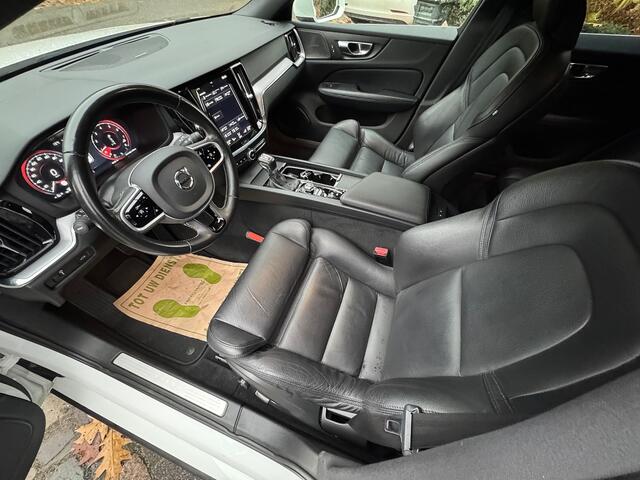 Volvo V60 2.0 T4 211pk autom Momentum Pro ecc,led,navigatie,zwleer,trekhaak