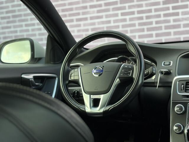 Volvo V60 2.0 T3 R-Design | Trekhaak | Standkachel | Bi-Xenon | Stoel verwarming | Navigatie | PDC | Volvo On Call |