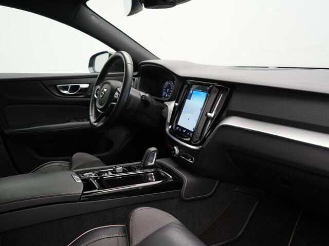 Volvo V60 T6 Recharge AWD R-Design Plug In Hybrid 340pk Dealer O.H PHEV | Trekhaak Af Fabriek | Adaptive Cruise | Camera | Lederen Sporstoelen Memory & Verwarmd | Harman & Kardon | Apple Carplay | Navigatie | Virtual | DAB |