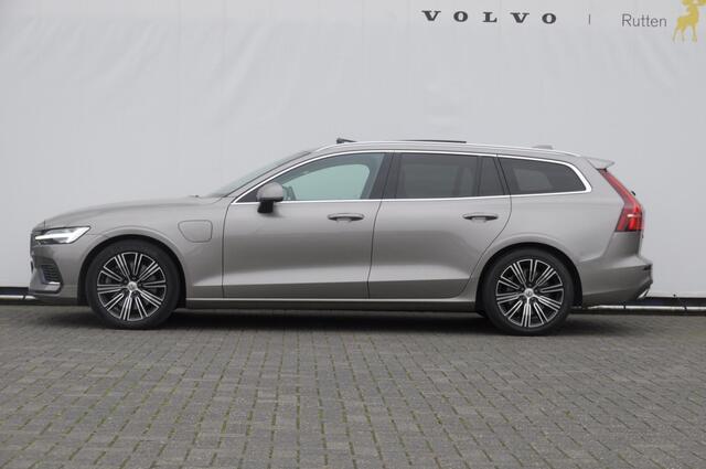 Volvo V60 T6 340PK Automaat Recharge AWD Inscription / Panoramadak / BLIS / Parkeersensoren met camera / Elektrische achterklep / Stoel - en stuurwielverwarming / Getint glas / Adaptieve cruise control