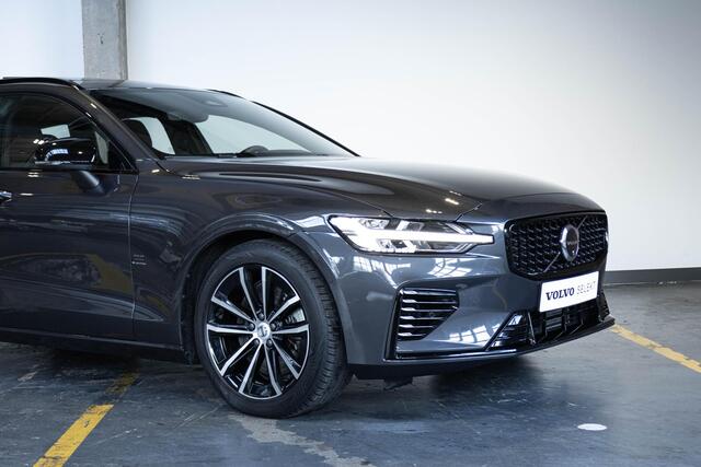 Volvo V60 2.0 T6 Plug-in hybrid AWD Plus Dark | Verwarmbare Voorstoelen (met geheugen), Stuurwiel en Achterbank | Semi-Elektrische Trekhaak | Verwarmbare Voorruit | Premium Audio by Harman Kardon | 360-Camera