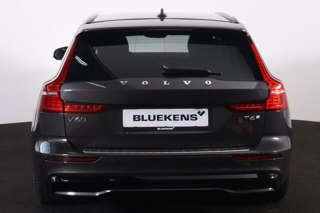 Volvo V60 T6 Recharge AWD Plus Dark - LONG RANGE - IntelliSafe Assist & Surround - 360º Camera - Harman/Kardon audio - Adaptieve LED koplampen - Verwarmde voorstoelen, stuur & achterbank - Parkeersensoren voor & achter - Elektr. bedienb. voorstoelen met geheugen - 