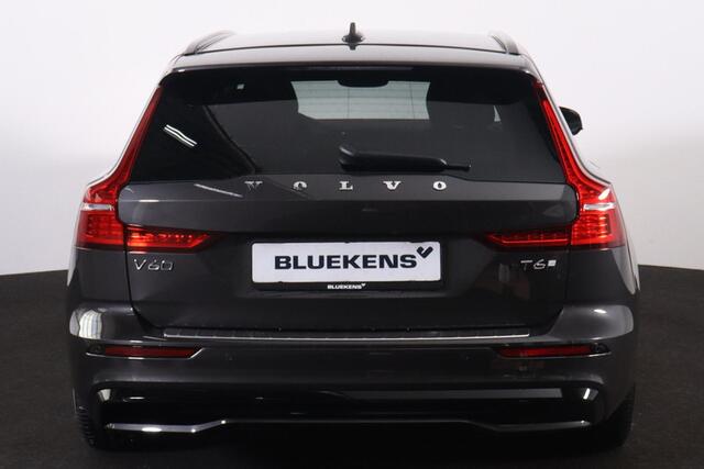 Volvo V60 T6 Recharge AWD Plus Dark - IntelliSafe Assist & Surround - 360º Camera - Harman/Kardon audio - Adaptieve LED koplampen - Verwarmde voorstoelen, stuur & achterbank - Parkeersensoren voor & achter - Elektr. bedienb. voorstoelen met geheugen - Extra getint 
