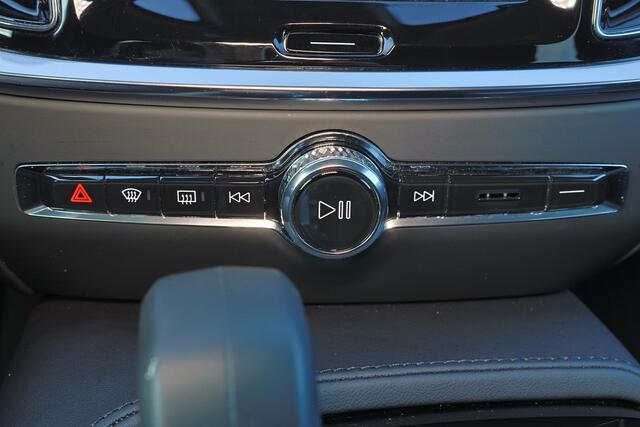 Volvo V60 T6 Recharge AWD Plus Dark - IntelliSafe Assist & Surround - 360º Camera - Harman/Kardon audio - Adaptieve LED koplampen - Verwarmde voorstoelen, stuur & achterbank - Parkeersensoren voor & achter - Elektr. bedienb. voorstoelen met geheugen - Extra getint 