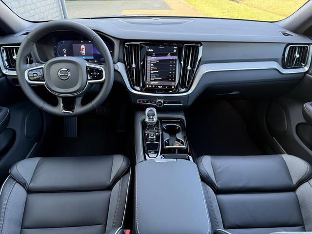 Volvo V60 2.0 T8 Plug-in hybrid AWD Plus Dark | POLESTAR ENGINEERD! | Exterior Styling Kit | Panorama Schuifdak | Harman/Kardon | Sportstoelen | Google | Stuur + Stoelverwarming |