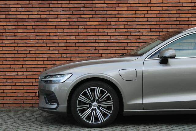 Volvo V60 T8 Twin Engine AWD Inscription | Trekhaak | Bowers & Wilkins | Geventileerd Leder | Panoramadak | Elektrisch Verstelbare Stoelen incl. Geheugen | Apple Carplay/ Android Auto | Parkeercamera | DAB+