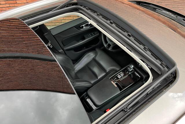 Volvo V60 T8 Twin Engine AWD Inscription | Trekhaak | Bowers & Wilkins | Geventileerd Leder | Panoramadak | Elektrisch Verstelbare Stoelen incl. Geheugen | Apple Carplay/ Android Auto | Parkeercamera | DAB+