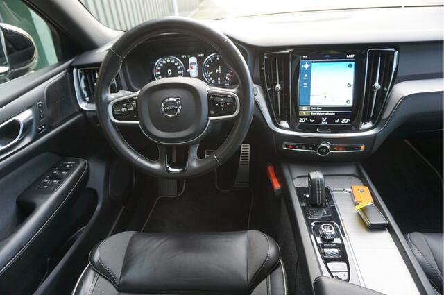 Volvo V60 2.0 B3 R-Design Automaat + Panoramadak/ 19inch/ LED/ Leer/ 360 camera/ Head-Up display/ Schitterend/ Garantie!