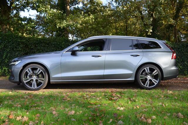 Volvo V60 2.0 T4 Momentum Pro Navi/Pdc/Ecc/Achteruitrijcamera/Apple Carplay/Android Auto/Uitwijk assistent/lichtmetalen velgen 18"