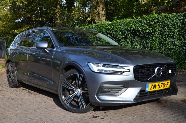Volvo V60 2.0 T4 Momentum Pro Navi/Pdc/Ecc/Achteruitrijcamera/Apple Carplay/Android Auto/Uitwijk assistent/lichtmetalen velgen 18"