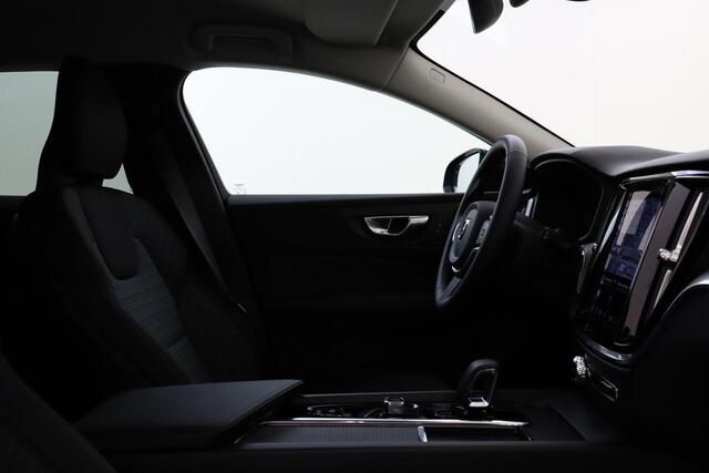 Volvo V60 B4 (M-HYBRID) ESSENTIAL BLACK EDITON -CAMERA|CLIMATE|19"|CARPLAY|PRIVACY.GLAS
