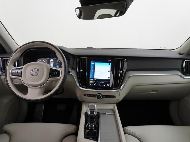 Volvo V60 2.0T AUT-7 Inscription Leer MHEV Apple Carplay Android Auto Harman&Kardon®-Hifi Camera Adap.Cruise Elek.Stoelen Stuur+Stoelverwarming Navi Ecc Cruise Control DAB+ PDC Lane Assist Road Sign Info Lmv 18" Led Elek. Achterklep Regen-Lichtsensor Collision Avoi