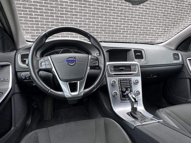 Volvo V60 1.5 T3 Momentum | Navigatie | Stoelverwarming | Automaat | Climate Control