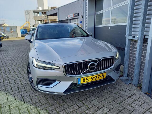 Volvo V60 2.0 T8 Twin Engine AWD Inscription - PANO - TREKHAAK - LEER - HUD - CAMERA - NL AUTO -