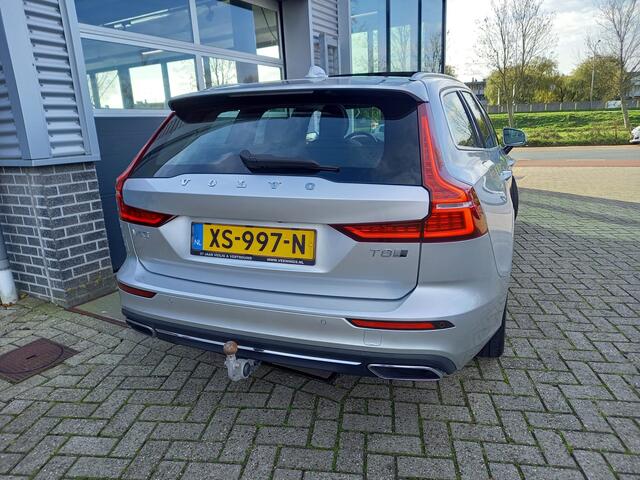 Volvo V60 2.0 T8 Twin Engine AWD Inscription - PANO - TREKHAAK - LEER - HUD - CAMERA - NL AUTO -