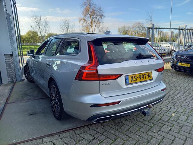 Volvo V60 2.0 T8 Twin Engine AWD Inscription - PANO - TREKHAAK - LEER - HUD - CAMERA - NL AUTO -