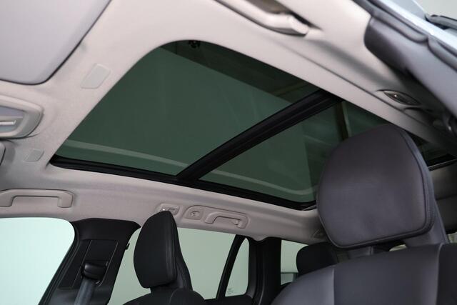 Volvo V60 B4 Plus Dark - Panorama/schuifdak - IntelliSafe Assist & Surround - 360º Camera - Harman/Kardon audio - Adaptieve LED koplampen - Verwarmde voorstoelen, stuur & achterbank - Parkeersensoren voor & achter - Elektr. bedienb. voorstoelen met geheugen - Draad