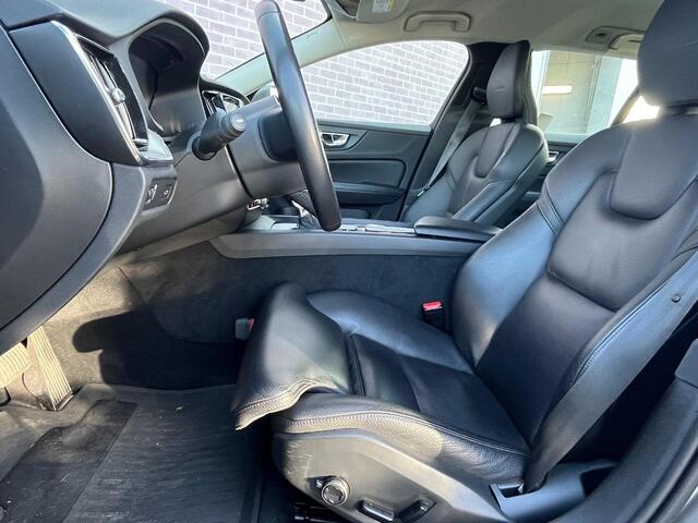 Volvo V60 2.0 T5 Inscription | Trekhaak | Adaptive cruise control | Lederen bekleding | Actieve LED koplampen | Stoelverwarming | Achteruitrijcamera | 19" velgen | Parkeersensoren voor + achter | Navigatie | Apple Carplay / Android Auto |