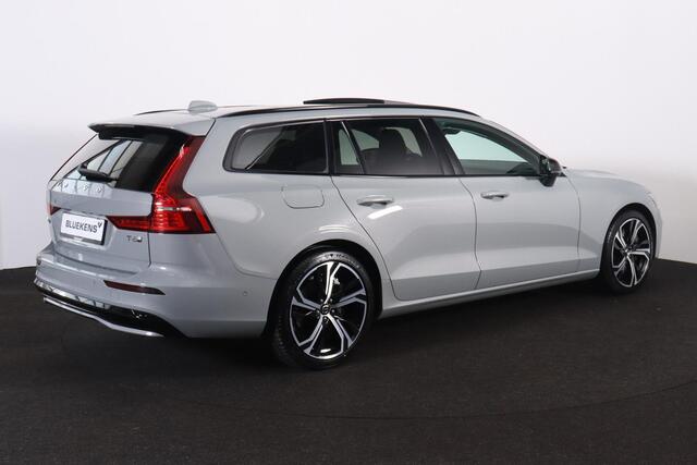 Volvo V60 T6 Recharge AWD Plus Dark - Panorama/schuifdak - IntelliSafe Assist & Surround - 360º Camera - Harman/Kardon audio - Adaptieve LED koplampen - Verwarmde voorstoelen, stuur & achterbank - Parkeersensoren voor & achter - Elektr. bedienb. voorstoelen met geh