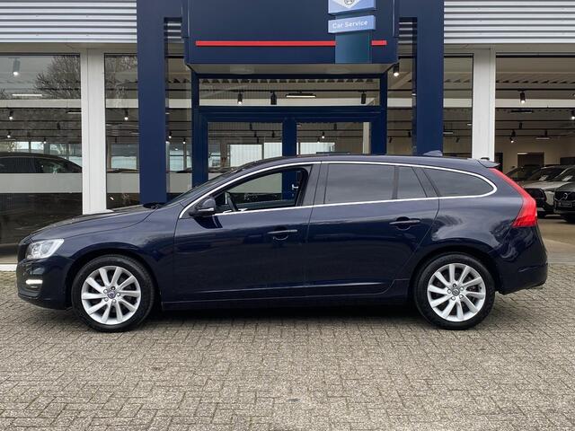 Volvo V60 2.0 T3 Momentum / NL-Auto / 1e-Eigenaar / Dealer-Onderhouden / Standkachel / Stoelverwarming / Elektr.-Stoelen met Geheugen / Cruise-Control / Climate-Control / Dodehoek-Detectie / Radio-Bluetooth / Navi / Armsteun V+A / PDC-Achter / 17'' LMV / ENZ.