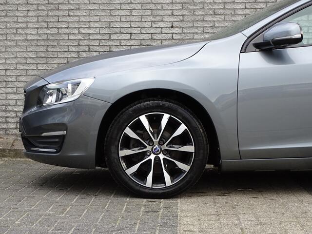 Volvo V60 2.0 T3 Momentum Trekhaak | Leder | Nette auto |