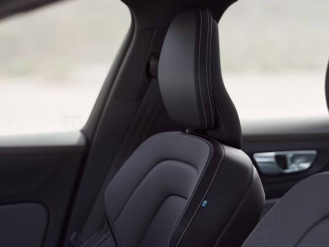 Volvo V60 T8 Plug-in hybrid AWD Plus Perform. Ed. Dark | Panoramadak | 360° camera | Stoel- en Stuurverwarming | Getint Glas