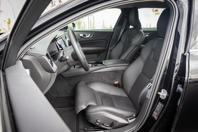 Volvo V60 2.0 T6 Plug-in hybrid AWD Plus Bright | Adaptieve Cruise Control | Trekhaak | Harman & Kardon | Stoel + stuurverwarming |