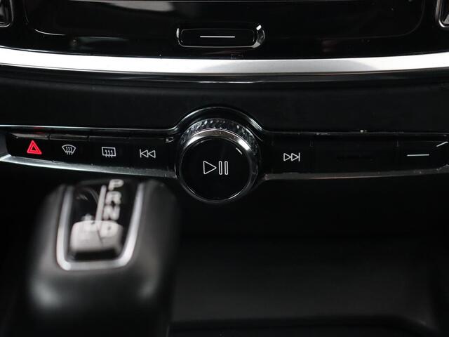 Volvo V60 2.0 T5 Momentum | 1e eigenaar | Leder | Trekhaak | Adaptive cruise | Stoelverwarming | Carplay | Navigatie | 18'' | Climate control | Parkeerhulp