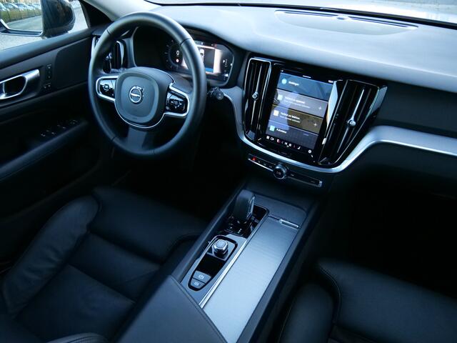 Volvo V60 2.0 B3 164pk Plus Dark Automaat Trekhaak / Camera / Adaptive cruise / Stoelverwarming