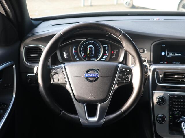 Volvo V60 1.5 T3 Ocean Race | Volledig dealeronderhouden| Schuif-/ kanteldak| Afneembare trekhaak| Verwarmbare voorstoelen| Standkachel| Parkeersensoren voor + achter| Achteruitrijcamera| Bochtverlichting|