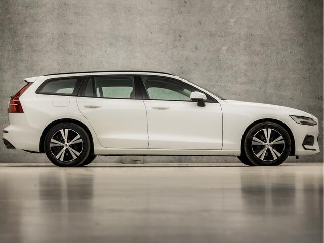 Volvo V60 2.0 B3 Sport 177Pk Automaat (APPLE CARPLAY, GROOT NAVI, STUUR/STOELVERWARMING, GETINT GLAS, ADAPTIVE CRUISE, SPORTSTOELEN, TREKHAAK, PARKEERSENSOREN, NIEUWSTAAT)