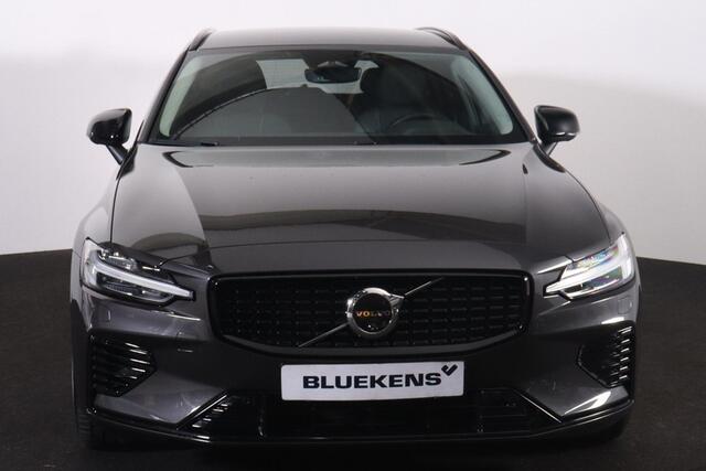 Volvo V60 T6 Recharge AWD Plus Dark - IntelliSafe Assist & Surround - 360º Camera - Harman/Kardon audio - Adaptieve LED koplampen - Verwarmde voorstoelen, stuur & achterbank - Parkeersensoren voor & achter - Elektr. bedienb. voorstoelen met geheugen - Extra getint