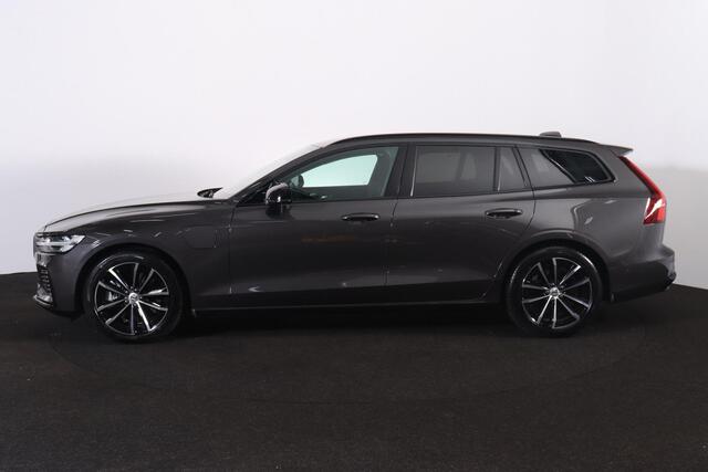 Volvo V60 T6 Recharge AWD Plus Dark - IntelliSafe Assist & Surround - 360º Camera - Harman/Kardon audio - Adaptieve LED koplampen - Verwarmde voorstoelen, stuur & achterbank - Parkeersensoren voor & achter - Elektr. bedienb. voorstoelen met geheugen - Extra getint