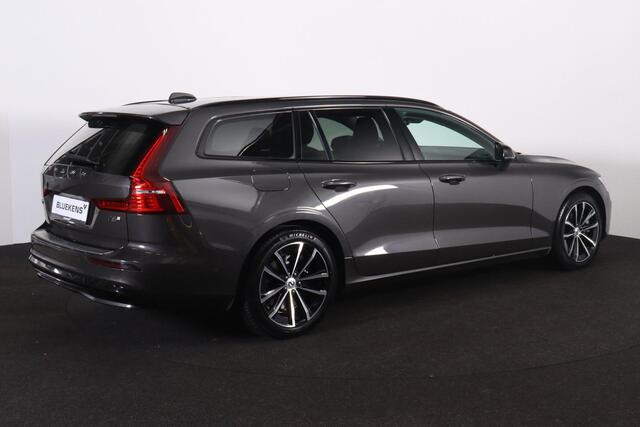 Volvo V60 T6 Recharge AWD Plus Dark - IntelliSafe Assist & Surround - 360º Camera - Harman/Kardon audio - Adaptieve LED koplampen - Verwarmde voorstoelen, stuur & achterbank - Parkeersensoren voor & achter - Elektr. bedienb. voorstoelen met geheugen - Extra getint
