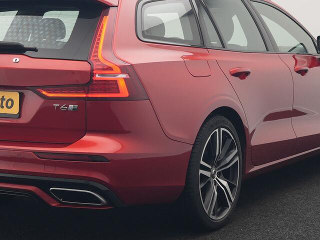 Volvo V60 T6 Twin Engine AWD R-Design Plug In Hybrid 340pk Dealer O.H. PHEV | Trekhaak Af Fabriek | Panodak | Head Up | Adaptive Cruise | 360 Camera | Lederen Sportstoelen Memory & Verwarmd | Apple Carplay | Stuur Verwarmd | Blis | Keyless | Navigatie | DAB |