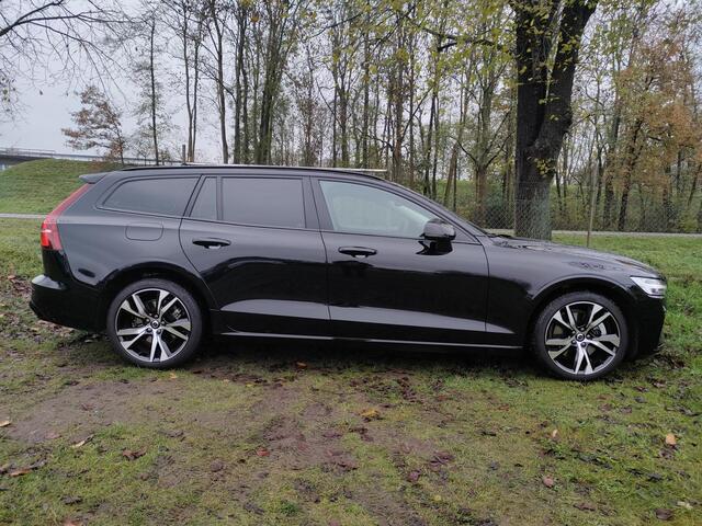 Volvo V60 2.0 B4 Plus Dark | ELEC. STOELEN | LEDER | CAMERA | SENSOREN | TREKHAAK |