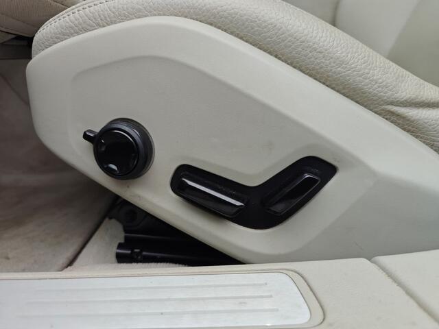 Volvo V60 T8 Twin Engine AWD Inscription | Rijklaarprijs | Trekhaak | B&W | Pano Dak |