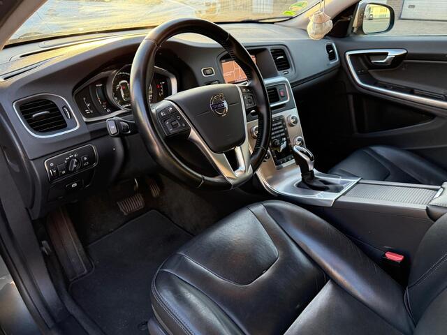 Volvo V60 1.5 T3 Summum | Trekhaak | Adaptief | BLIS | Standkachel | Camera | Leder | Volvo on Call | Schuif/kantel dak | Memory | Parkeersensoren V+A |