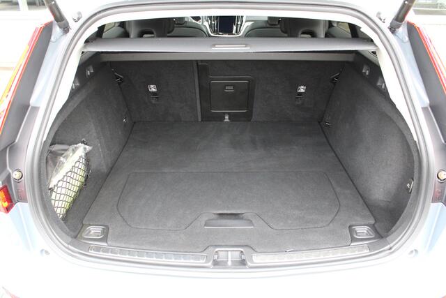 Volvo V60 2.0 B4 Plus Dark | Schuif/kantel dak | Camera | Getint glas achter | Stoel/stuur verwarmd |