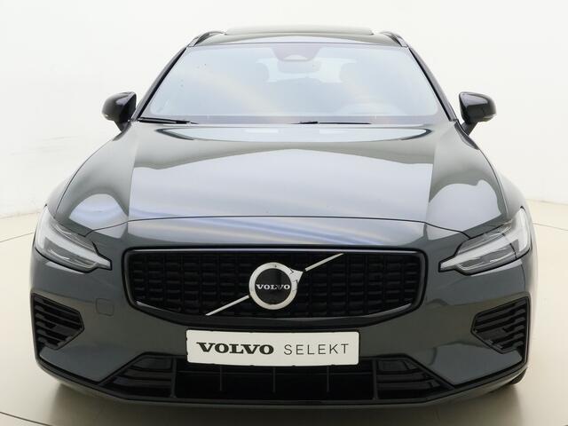 Volvo V60 T6 350pk AWD Plus Dark / NIEUW ¤4300,- Voorraadkorting / Panoramisch dak / Head-up display / Keyless / 360Camera / H&K Audio / Sportstoelen.