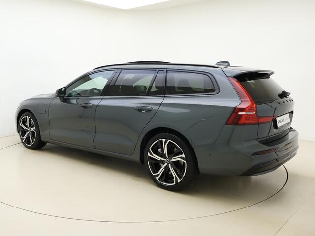 Volvo V60 T6 350pk AWD Plus Dark / NIEUW ¤4300,- Voorraadkorting / Panoramisch dak / Head-up display / Keyless / 360Camera / H&K Audio / Sportstoelen.