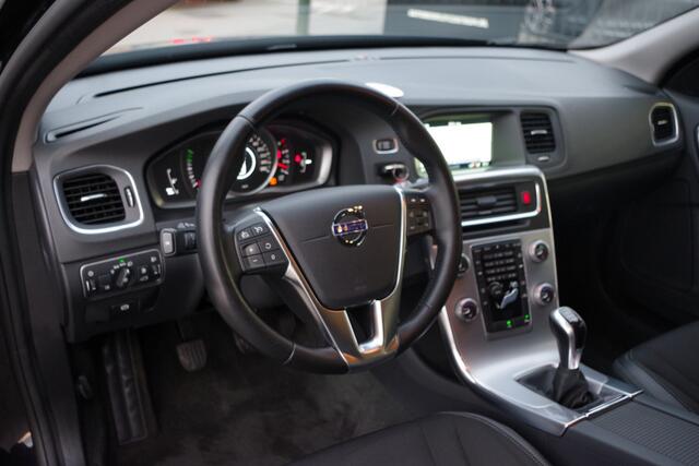 Volvo V60 2.0 D2 Momentum, Trekhaak, Stoelverwarming, Navigatie