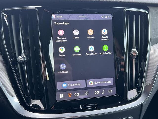 Volvo V60 2.0 T6 Plug-in hybrid AWD Plus Dark Adaptieve cruise control / BLIS / 360 camera / elektr. verst. Contourstoelen / stuur-,stoel-, voorruit verw. / Harman Kardon audio / Trekhaak / Keyless drive / All season banden